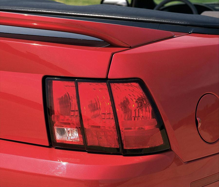 Детали экстерьера Ford Mustang GT Convertible 1999 года  (фото 15 из 74)